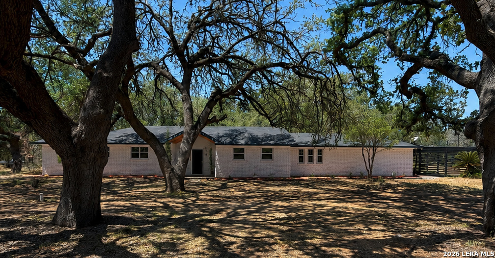 109 Live Oak Dr — photo 1