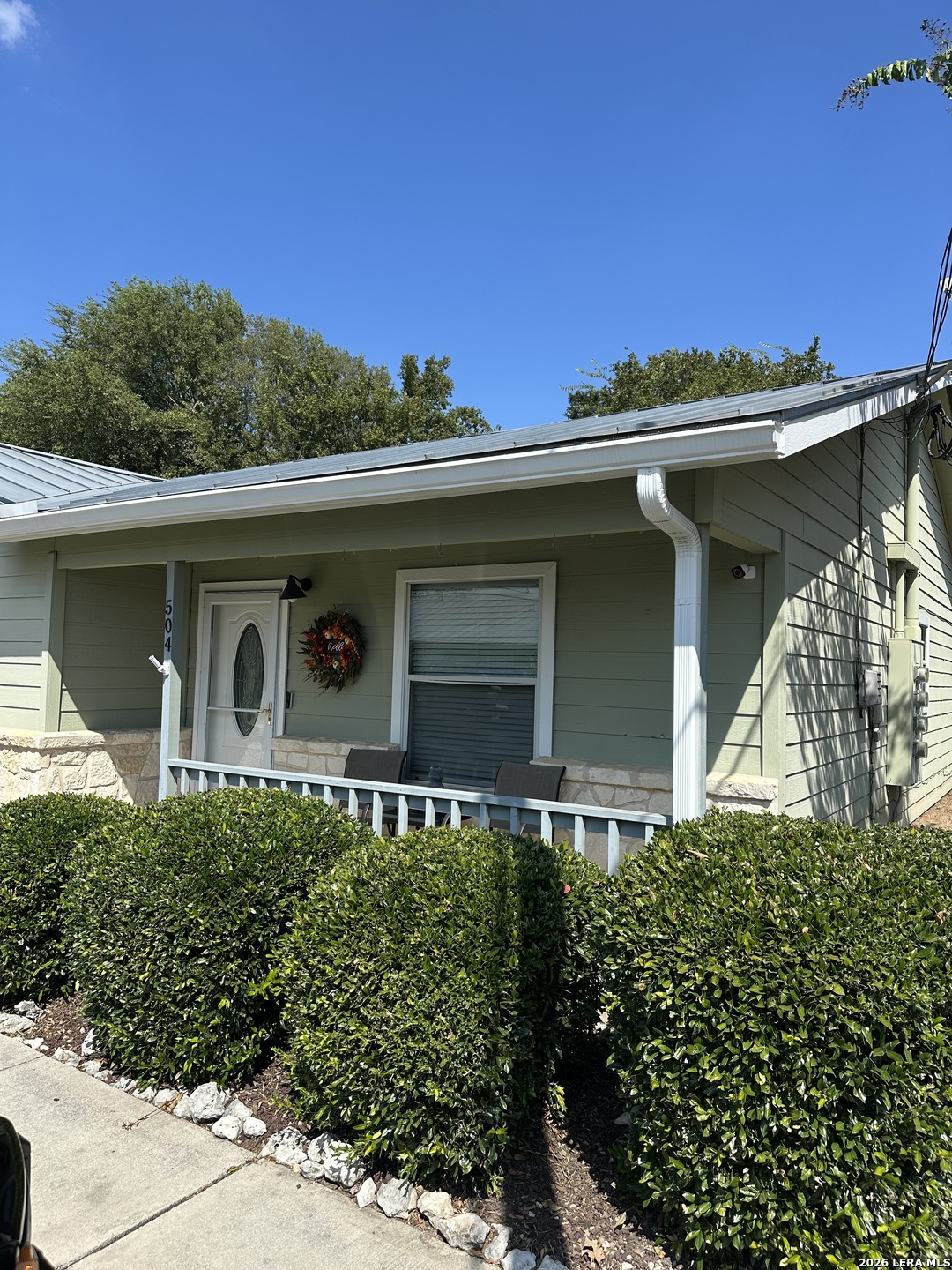 121 Plant Ave — photo 1
